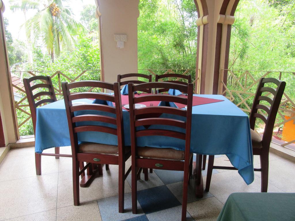 Hotel Shalini Anurâdhapura Extérieur photo