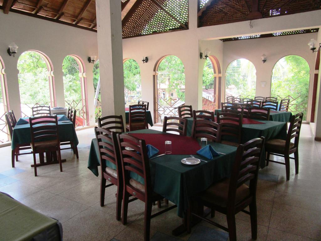 Hotel Shalini Anurâdhapura Extérieur photo