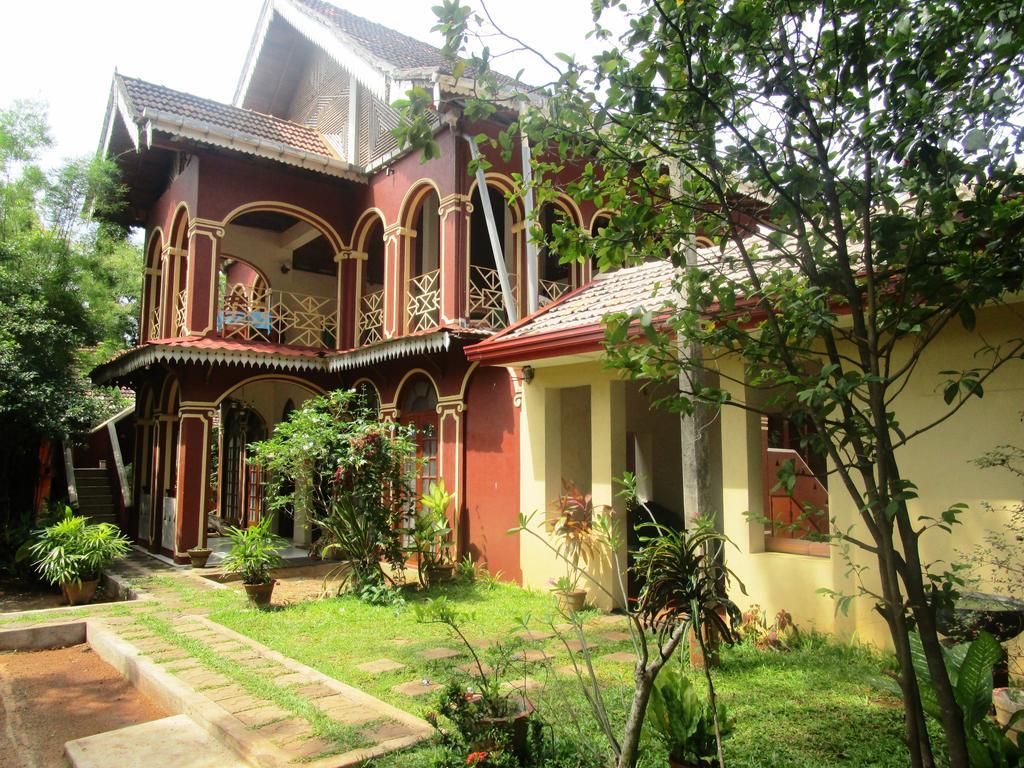 Hotel Shalini Anurâdhapura Extérieur photo