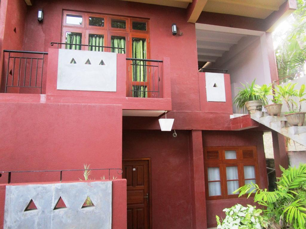 Hotel Shalini Anurâdhapura Extérieur photo