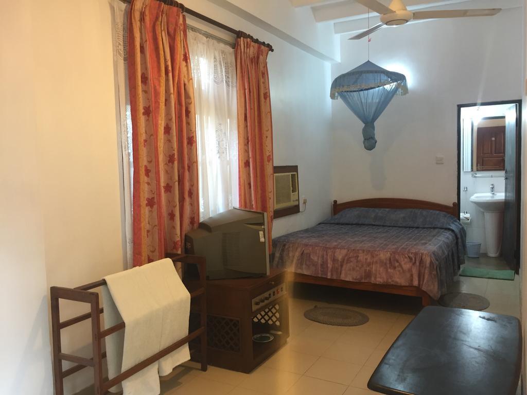 Hotel Shalini Anurâdhapura Extérieur photo