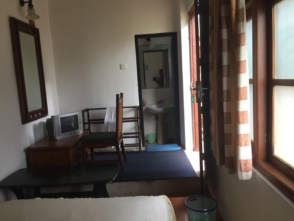Hotel Shalini Anurâdhapura Extérieur photo