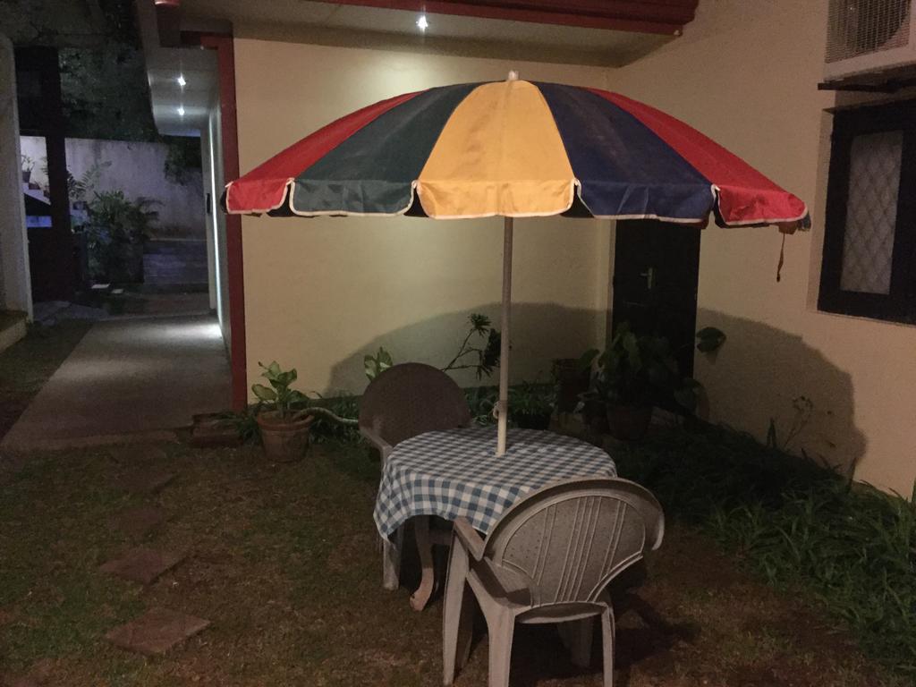 Hotel Shalini Anurâdhapura Extérieur photo