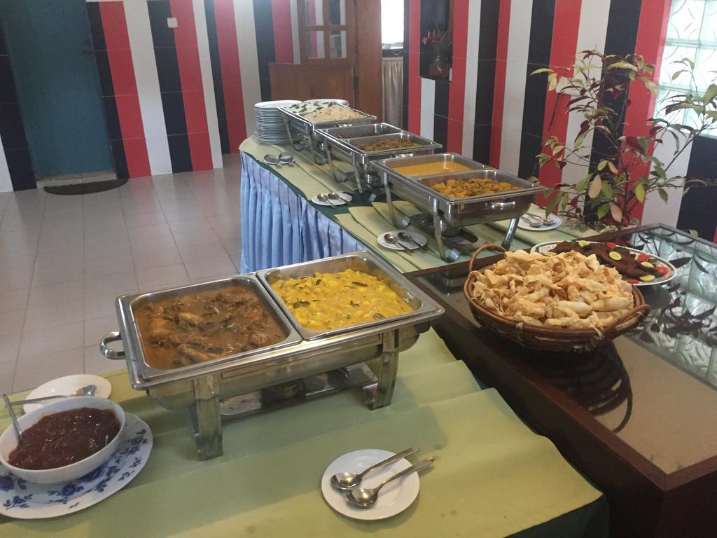Hotel Shalini Anurâdhapura Extérieur photo